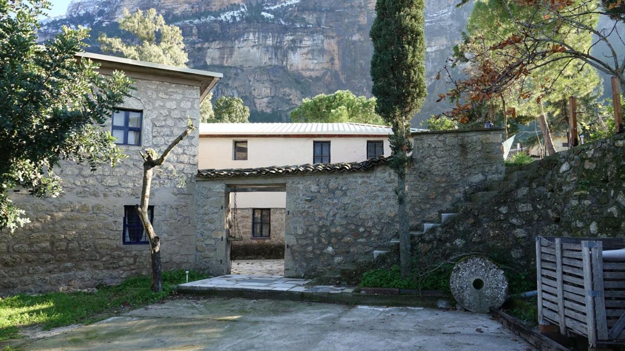 The Old Olive Mill House Aegae Exterior foto